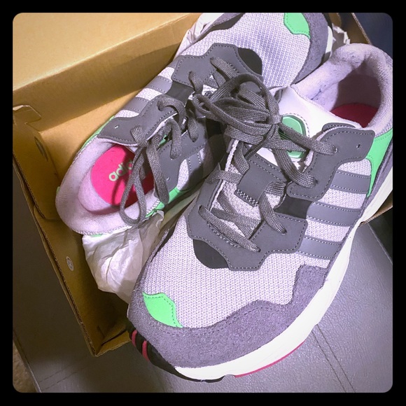 grey and pink yungs